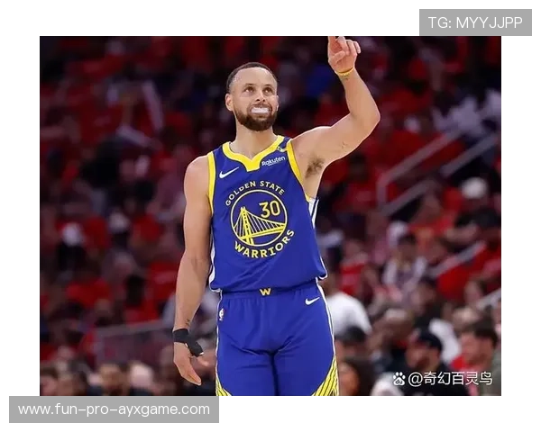 库里无球接应得分，金州勇士配合成型